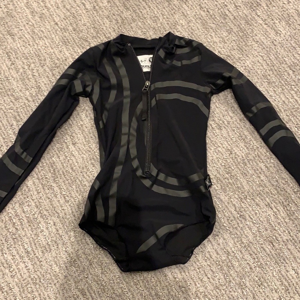 Nununu girls swimsuit rashguard 6-7